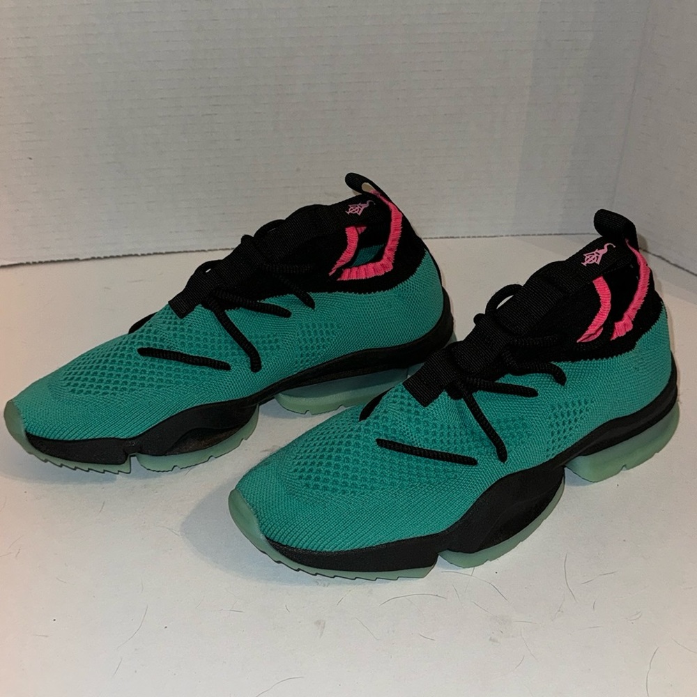 Sia Collective “South Beach” Sneaker Size 8-8.5